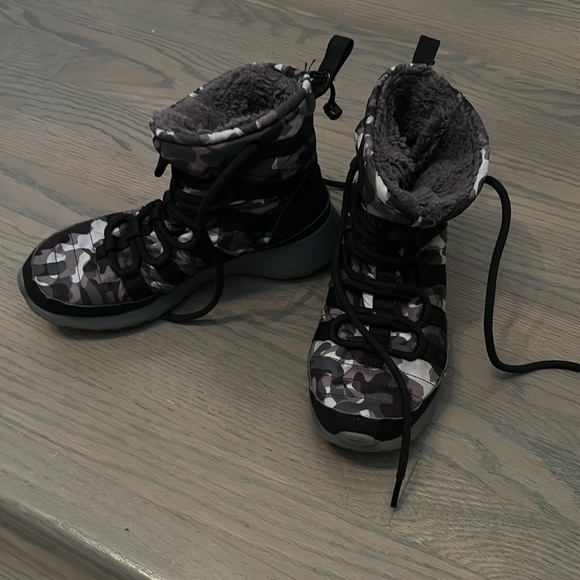 Nike fur lined sneaker boots - Picture 4 of 5
